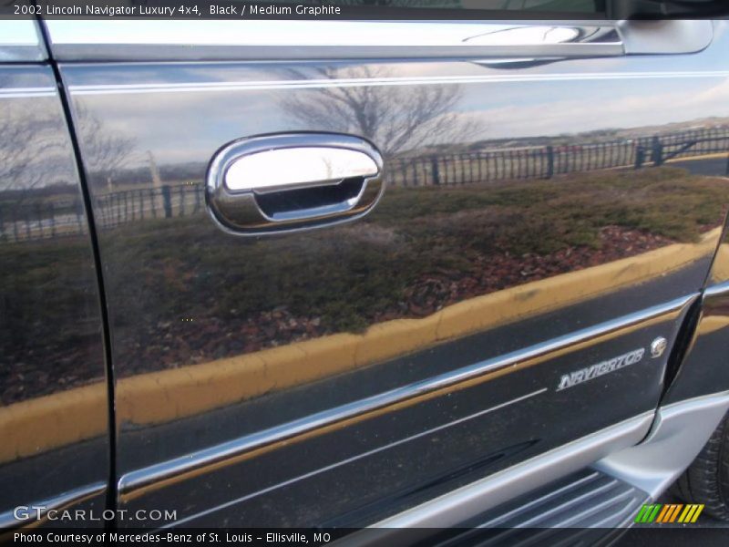 Black / Medium Graphite 2002 Lincoln Navigator Luxury 4x4
