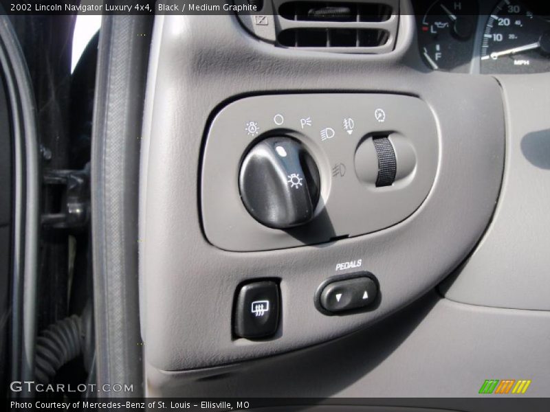 Black / Medium Graphite 2002 Lincoln Navigator Luxury 4x4
