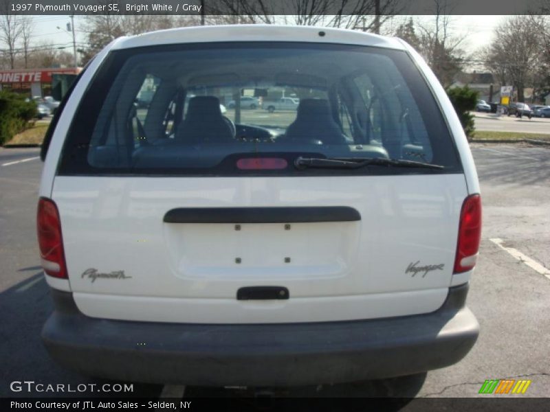 Bright White / Gray 1997 Plymouth Voyager SE