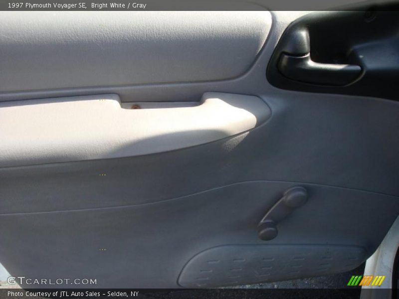 Bright White / Gray 1997 Plymouth Voyager SE