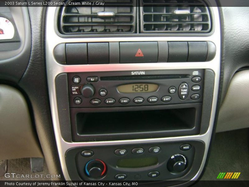 Cream White / Gray 2003 Saturn L Series L200 Sedan