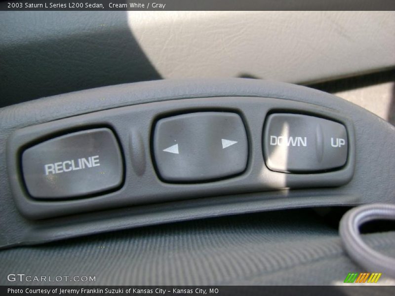 Cream White / Gray 2003 Saturn L Series L200 Sedan