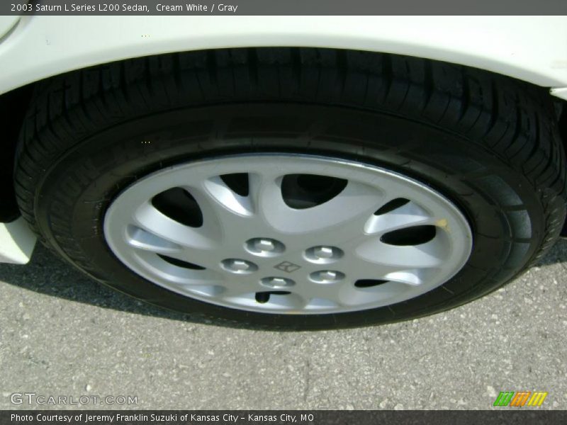 Cream White / Gray 2003 Saturn L Series L200 Sedan