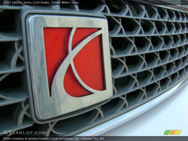 Cream White / Gray 2003 Saturn L Series L200 Sedan