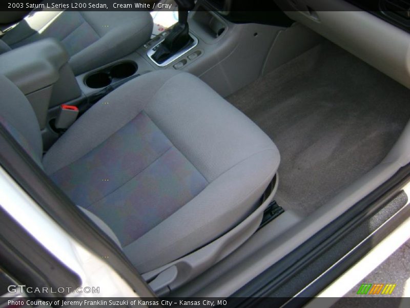 Cream White / Gray 2003 Saturn L Series L200 Sedan