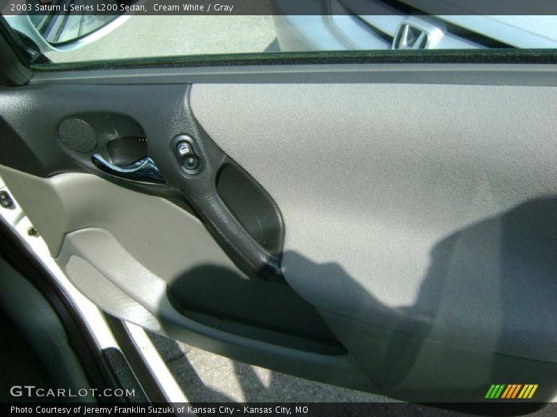 Cream White / Gray 2003 Saturn L Series L200 Sedan
