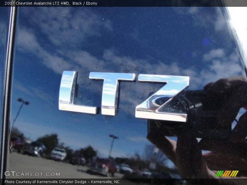 Black / Ebony 2007 Chevrolet Avalanche LTZ 4WD