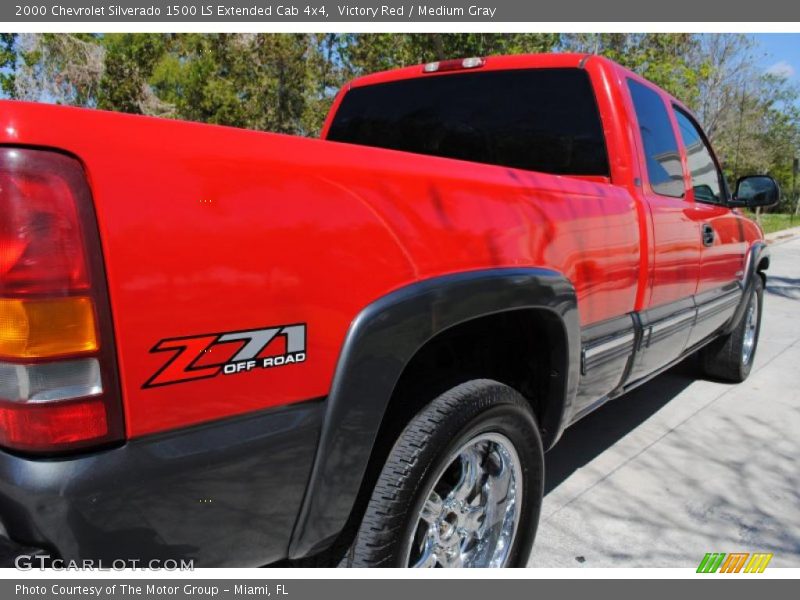 Victory Red / Medium Gray 2000 Chevrolet Silverado 1500 LS Extended Cab 4x4