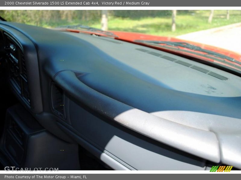 Victory Red / Medium Gray 2000 Chevrolet Silverado 1500 LS Extended Cab 4x4