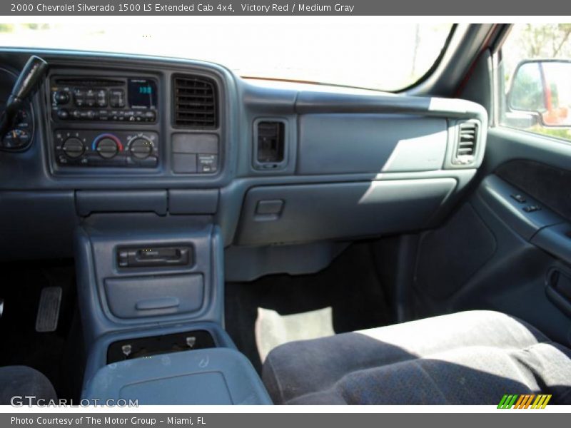 Victory Red / Medium Gray 2000 Chevrolet Silverado 1500 LS Extended Cab 4x4