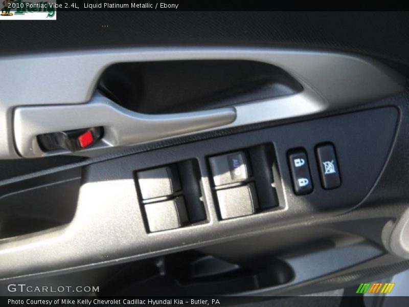Liquid Platinum Metallic / Ebony 2010 Pontiac Vibe 2.4L