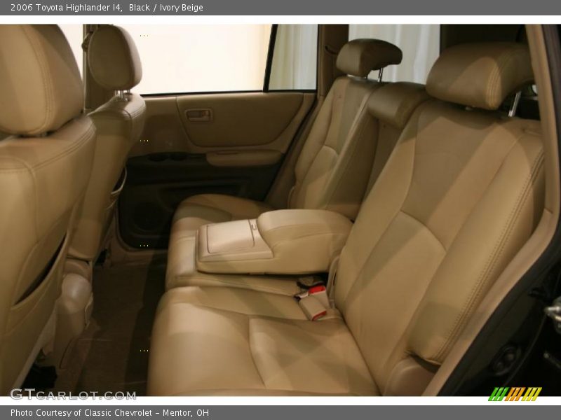 Black / Ivory Beige 2006 Toyota Highlander I4