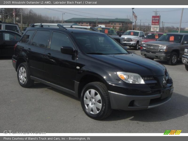 Labrador Black Pearl / Charcoal 2005 Mitsubishi Outlander LS AWD