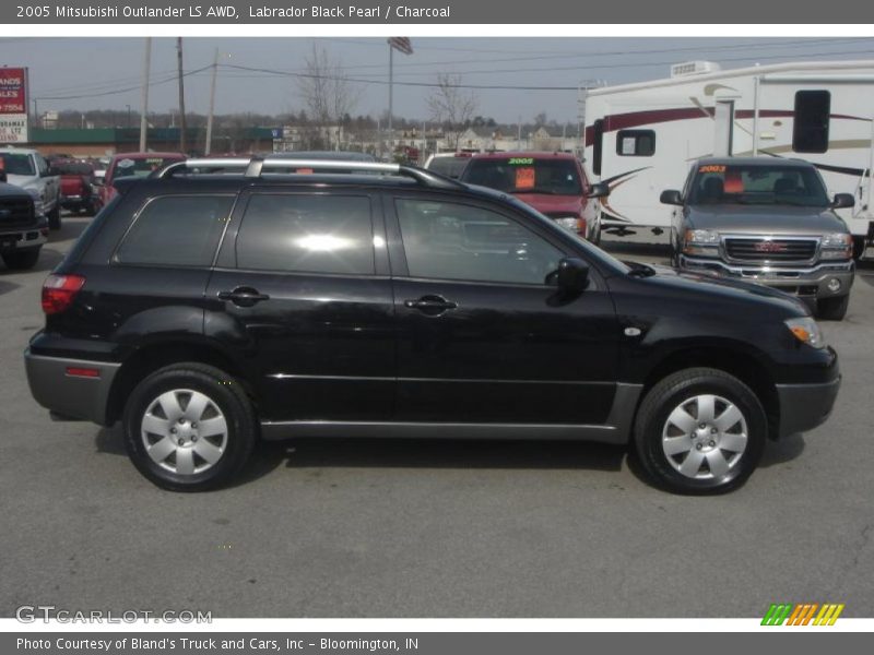 Labrador Black Pearl / Charcoal 2005 Mitsubishi Outlander LS AWD