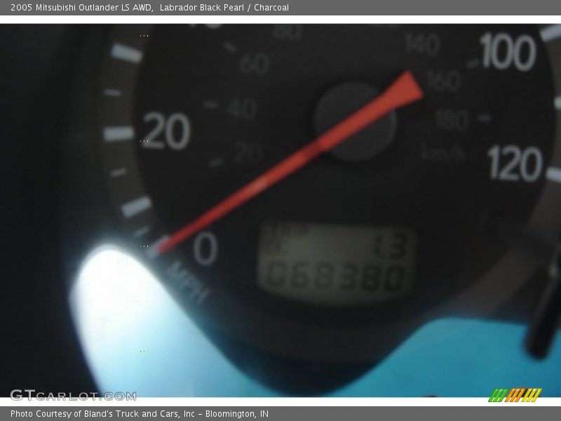 Labrador Black Pearl / Charcoal 2005 Mitsubishi Outlander LS AWD