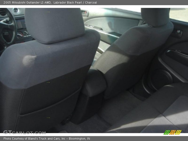 Labrador Black Pearl / Charcoal 2005 Mitsubishi Outlander LS AWD