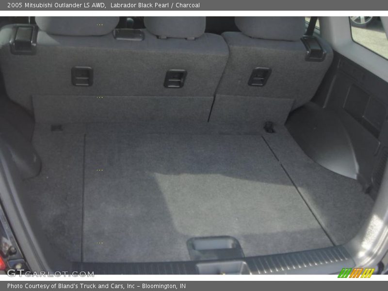Labrador Black Pearl / Charcoal 2005 Mitsubishi Outlander LS AWD
