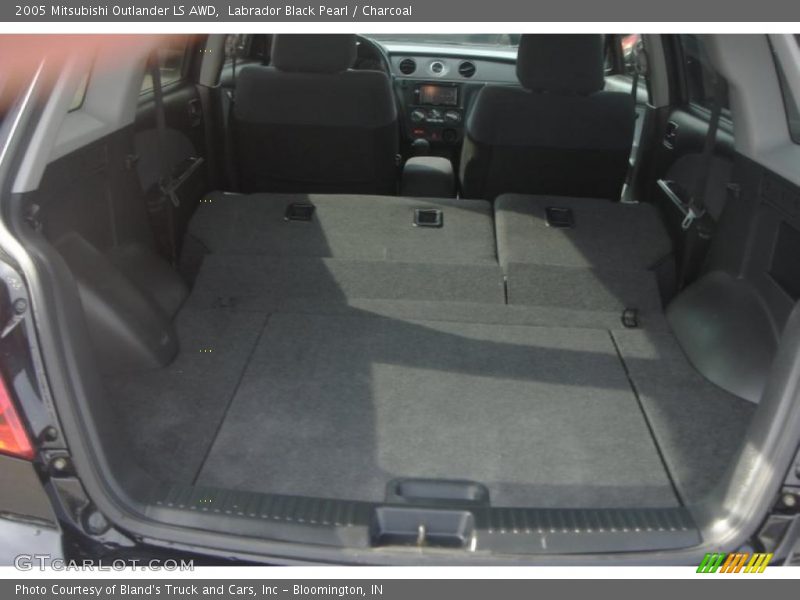 Labrador Black Pearl / Charcoal 2005 Mitsubishi Outlander LS AWD
