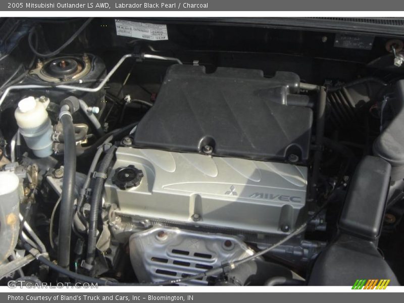 Labrador Black Pearl / Charcoal 2005 Mitsubishi Outlander LS AWD