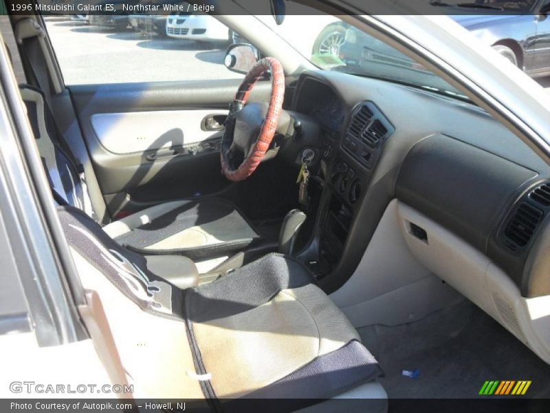 Northstar White / Beige 1996 Mitsubishi Galant ES