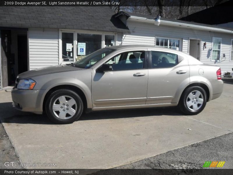 Light Sandstone Metallic / Dark Slate Gray 2009 Dodge Avenger SE