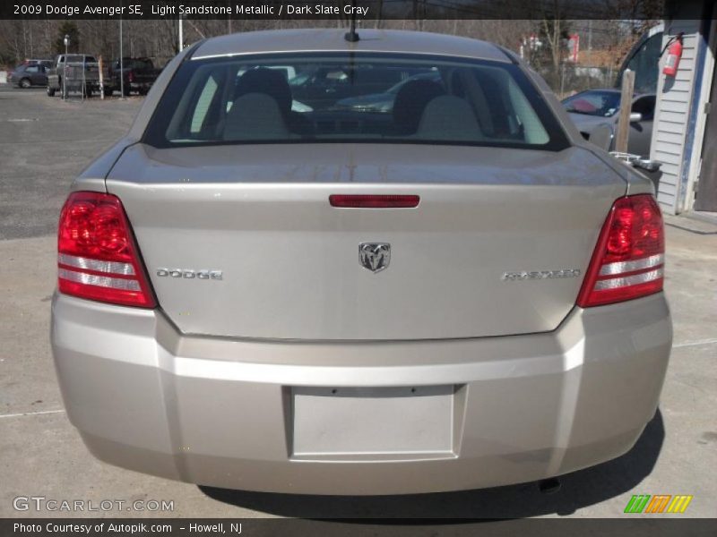 Light Sandstone Metallic / Dark Slate Gray 2009 Dodge Avenger SE