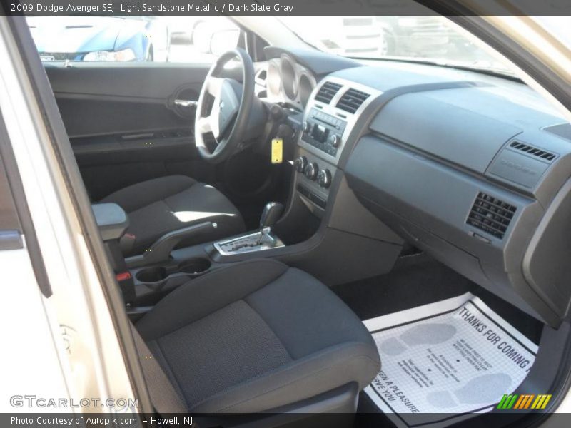 Light Sandstone Metallic / Dark Slate Gray 2009 Dodge Avenger SE