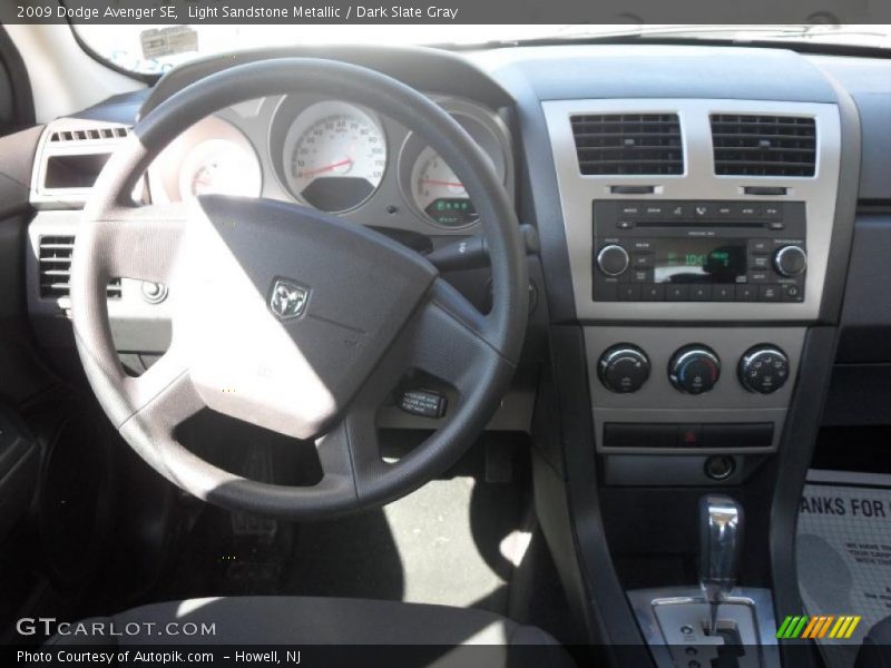 Light Sandstone Metallic / Dark Slate Gray 2009 Dodge Avenger SE
