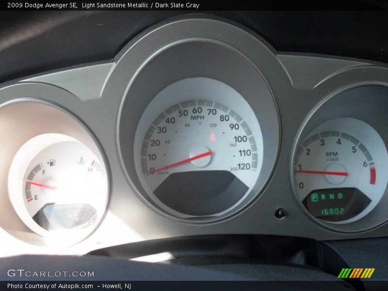 Light Sandstone Metallic / Dark Slate Gray 2009 Dodge Avenger SE