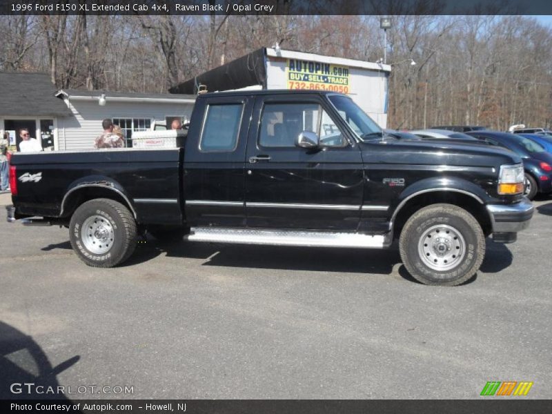 Raven Black / Opal Grey 1996 Ford F150 XL Extended Cab 4x4