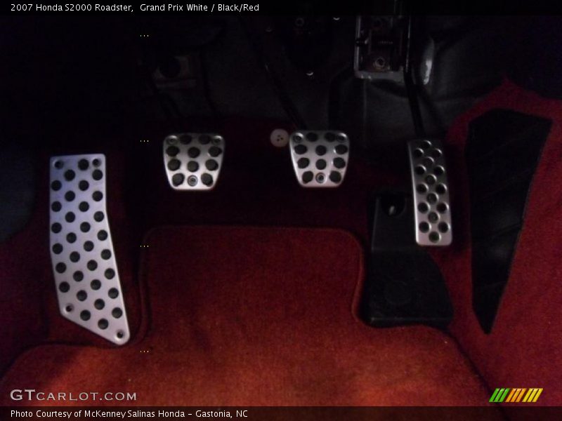 Grand Prix White / Black/Red 2007 Honda S2000 Roadster