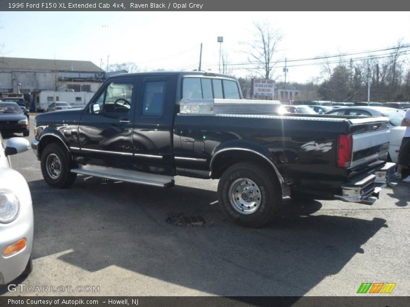 Raven Black / Opal Grey 1996 Ford F150 XL Extended Cab 4x4