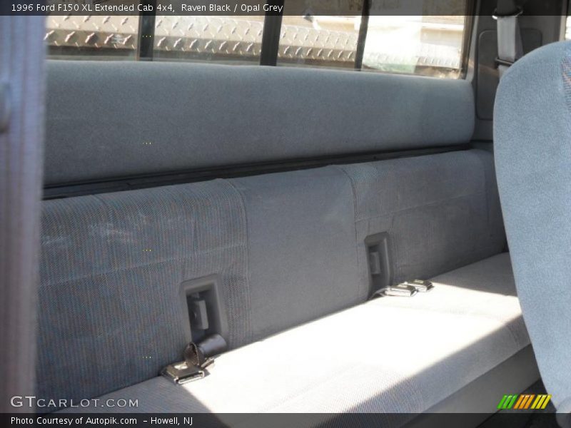 Raven Black / Opal Grey 1996 Ford F150 XL Extended Cab 4x4