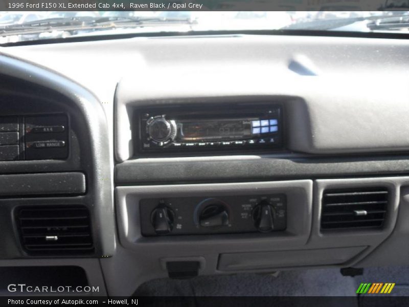 Raven Black / Opal Grey 1996 Ford F150 XL Extended Cab 4x4