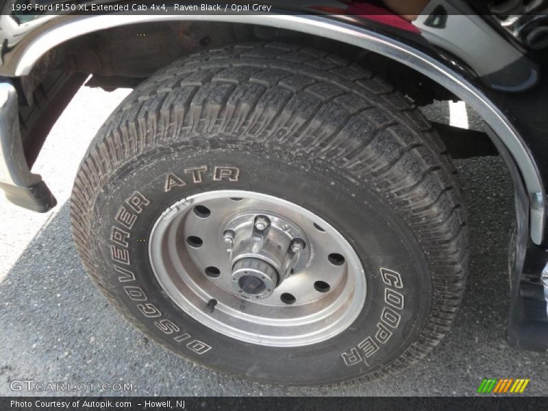 Raven Black / Opal Grey 1996 Ford F150 XL Extended Cab 4x4