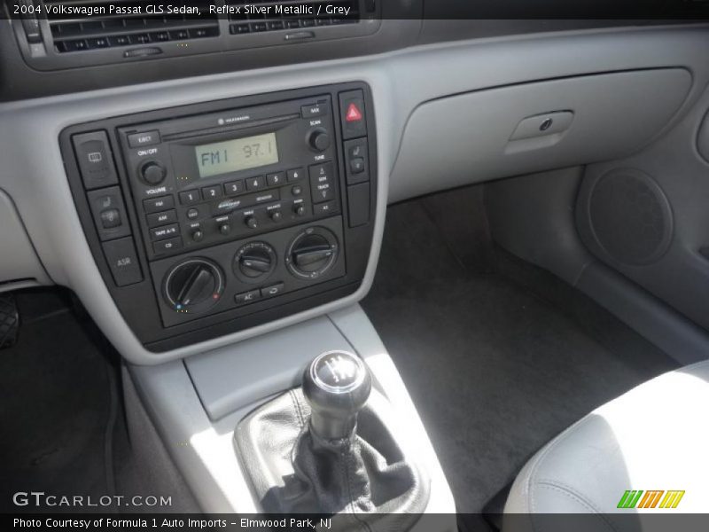 Reflex Silver Metallic / Grey 2004 Volkswagen Passat GLS Sedan