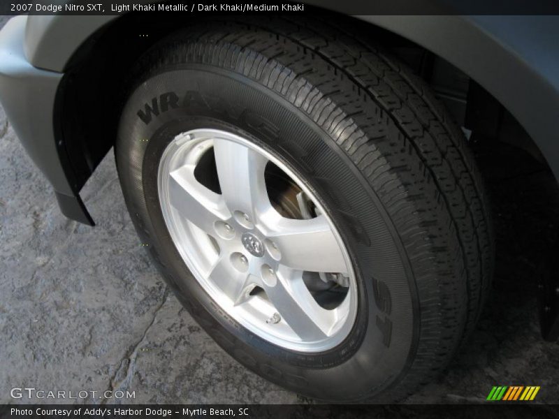 Light Khaki Metallic / Dark Khaki/Medium Khaki 2007 Dodge Nitro SXT