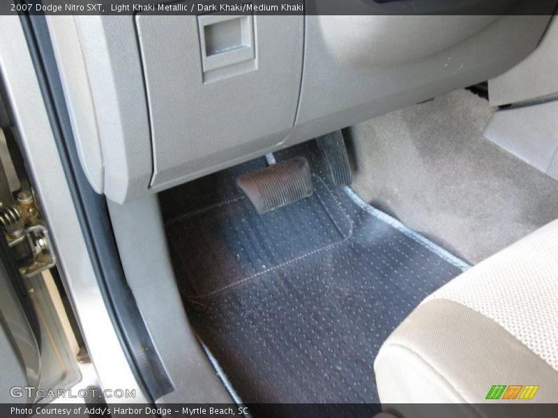 Light Khaki Metallic / Dark Khaki/Medium Khaki 2007 Dodge Nitro SXT