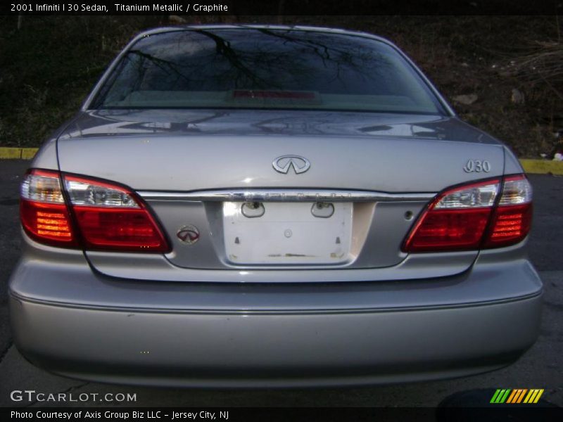 Titanium Metallic / Graphite 2001 Infiniti I 30 Sedan