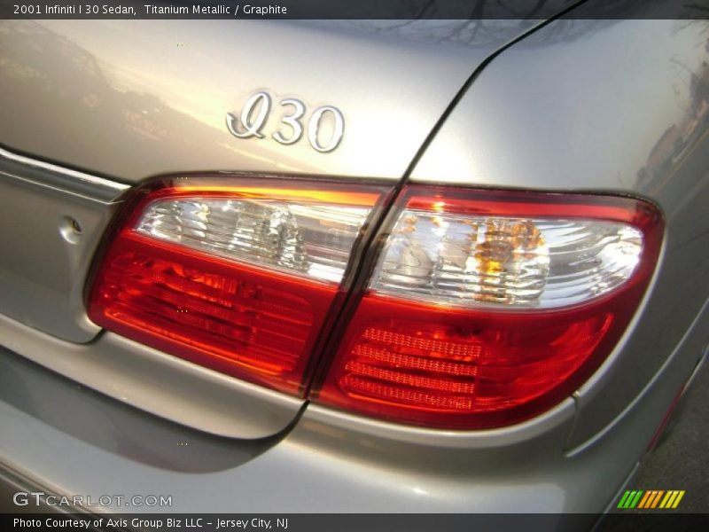 Titanium Metallic / Graphite 2001 Infiniti I 30 Sedan
