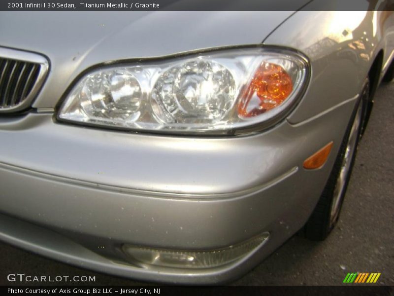 Titanium Metallic / Graphite 2001 Infiniti I 30 Sedan