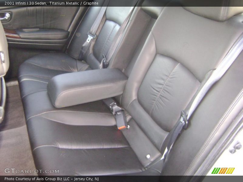 Titanium Metallic / Graphite 2001 Infiniti I 30 Sedan