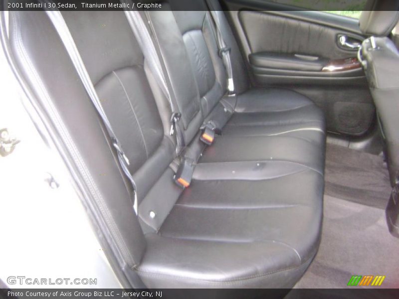 Titanium Metallic / Graphite 2001 Infiniti I 30 Sedan