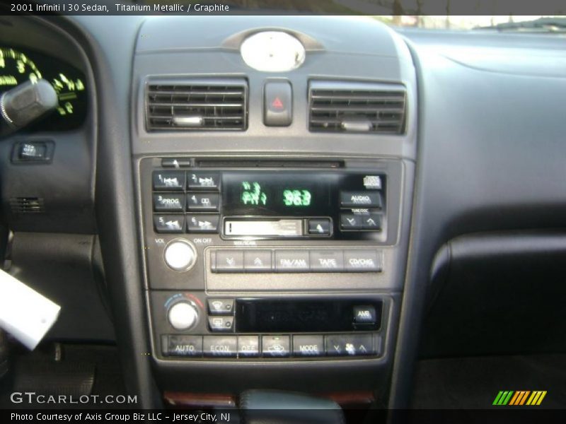 Titanium Metallic / Graphite 2001 Infiniti I 30 Sedan