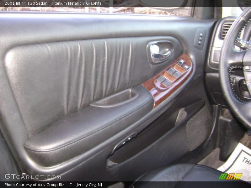 Titanium Metallic / Graphite 2001 Infiniti I 30 Sedan