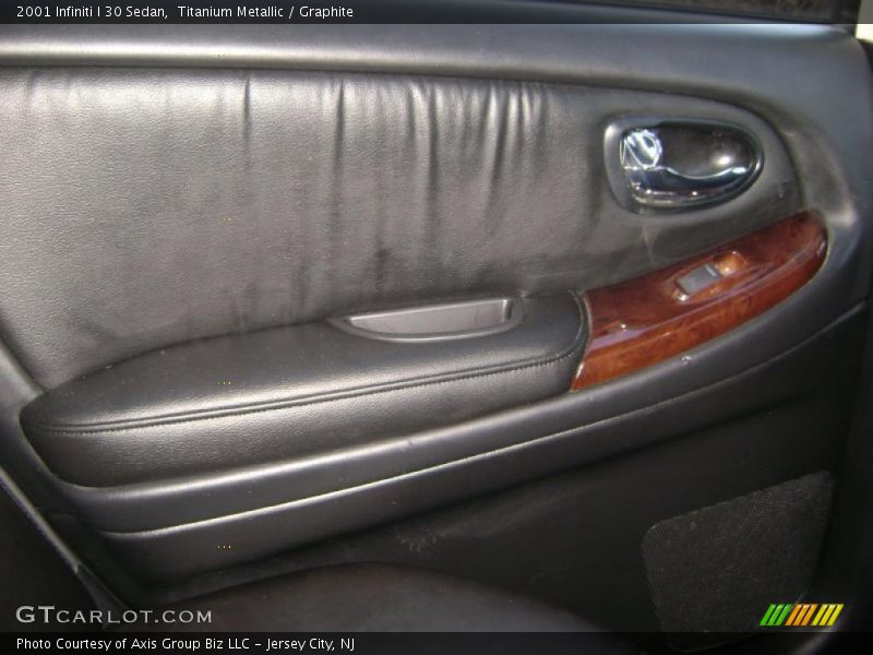 Titanium Metallic / Graphite 2001 Infiniti I 30 Sedan
