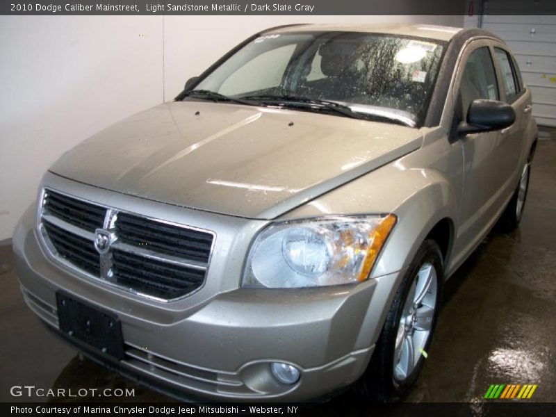 Light Sandstone Metallic / Dark Slate Gray 2010 Dodge Caliber Mainstreet