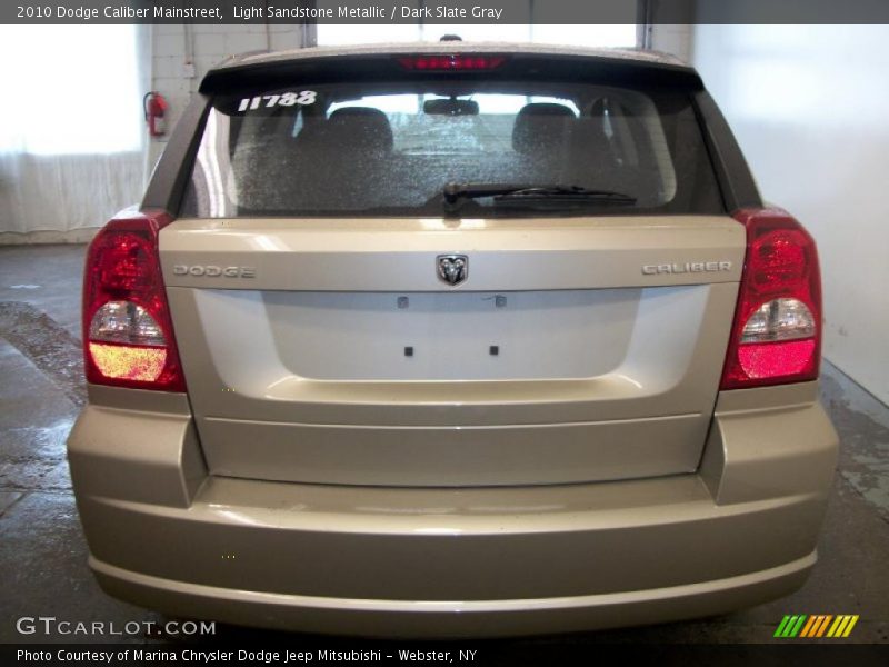 Light Sandstone Metallic / Dark Slate Gray 2010 Dodge Caliber Mainstreet