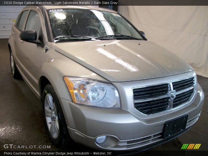 Light Sandstone Metallic / Dark Slate Gray 2010 Dodge Caliber Mainstreet