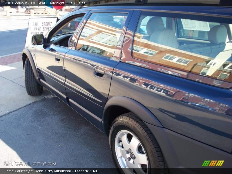 Midnight Blue / Beige 2001 Volvo V70 XC AWD